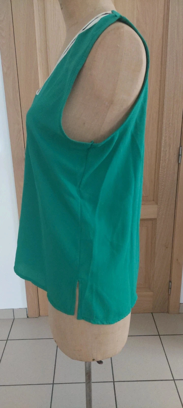 Debardeur vert avec col V style tennis - Taille L - Excellent etat – photo 5